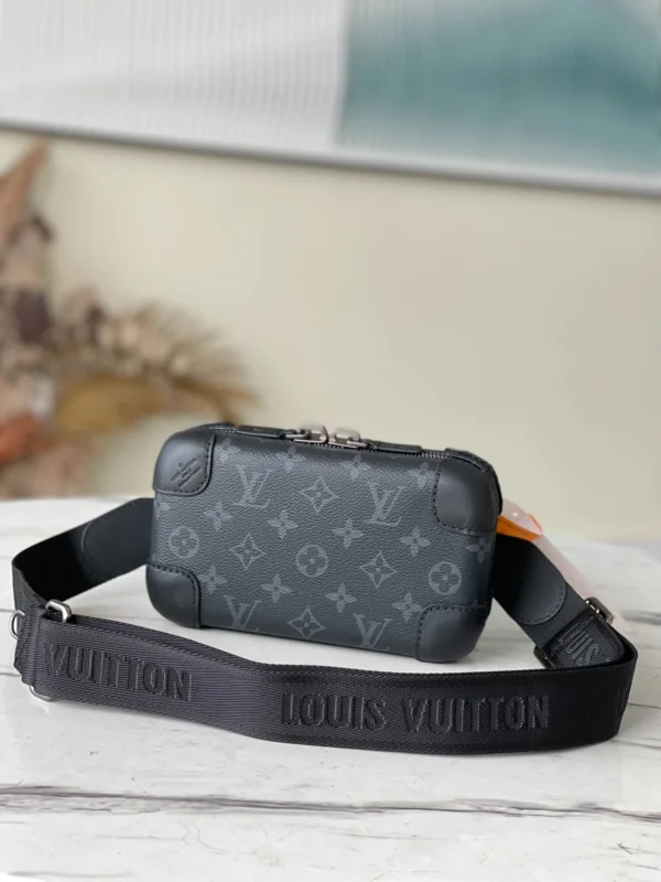 LV Size: 21 x 12 x 6.5 cm