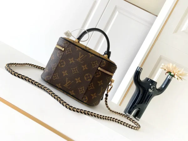 LV Model: M45165 Size:19*13*11cm - Image 2