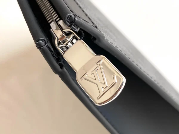 LV Size: 27 x 21 x 6 cm - Image 3