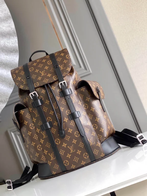 LV Size: 41 x 48 x 13 cm