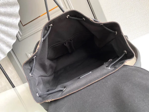 LV Size: 41 x 48 x 13 cm - Image 2